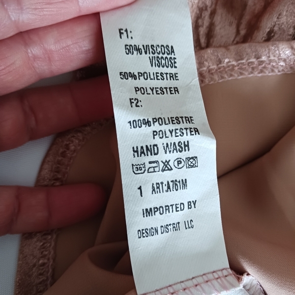 Size Medium/Large Womens In Italy Top Blouse Long Sleeve Metallic Pink Bold - Picture 6 of 6